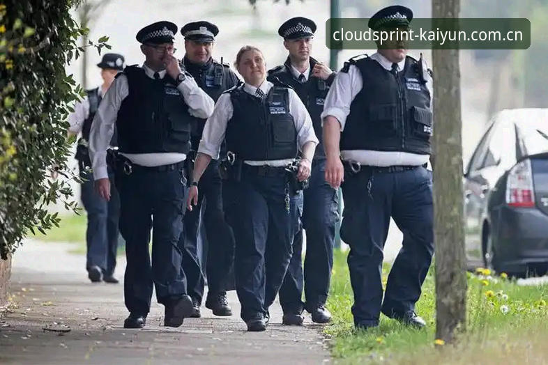 世界杯安保新变化：仅三名英国警员赴美，背后技术与成本博弈详解